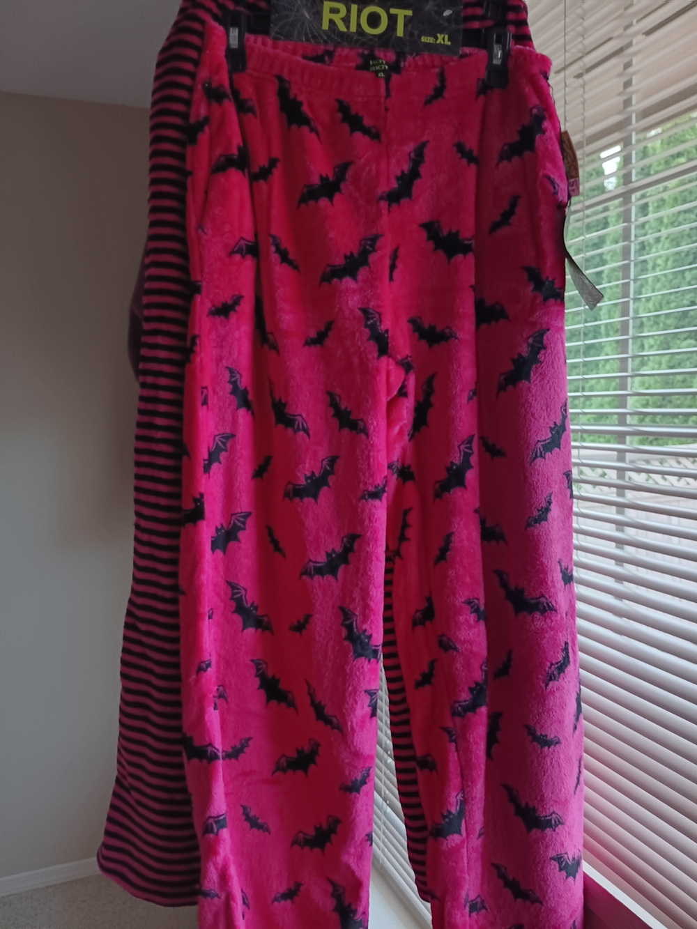 2 pairs of women's Halloween-themed pajama pants 🎃